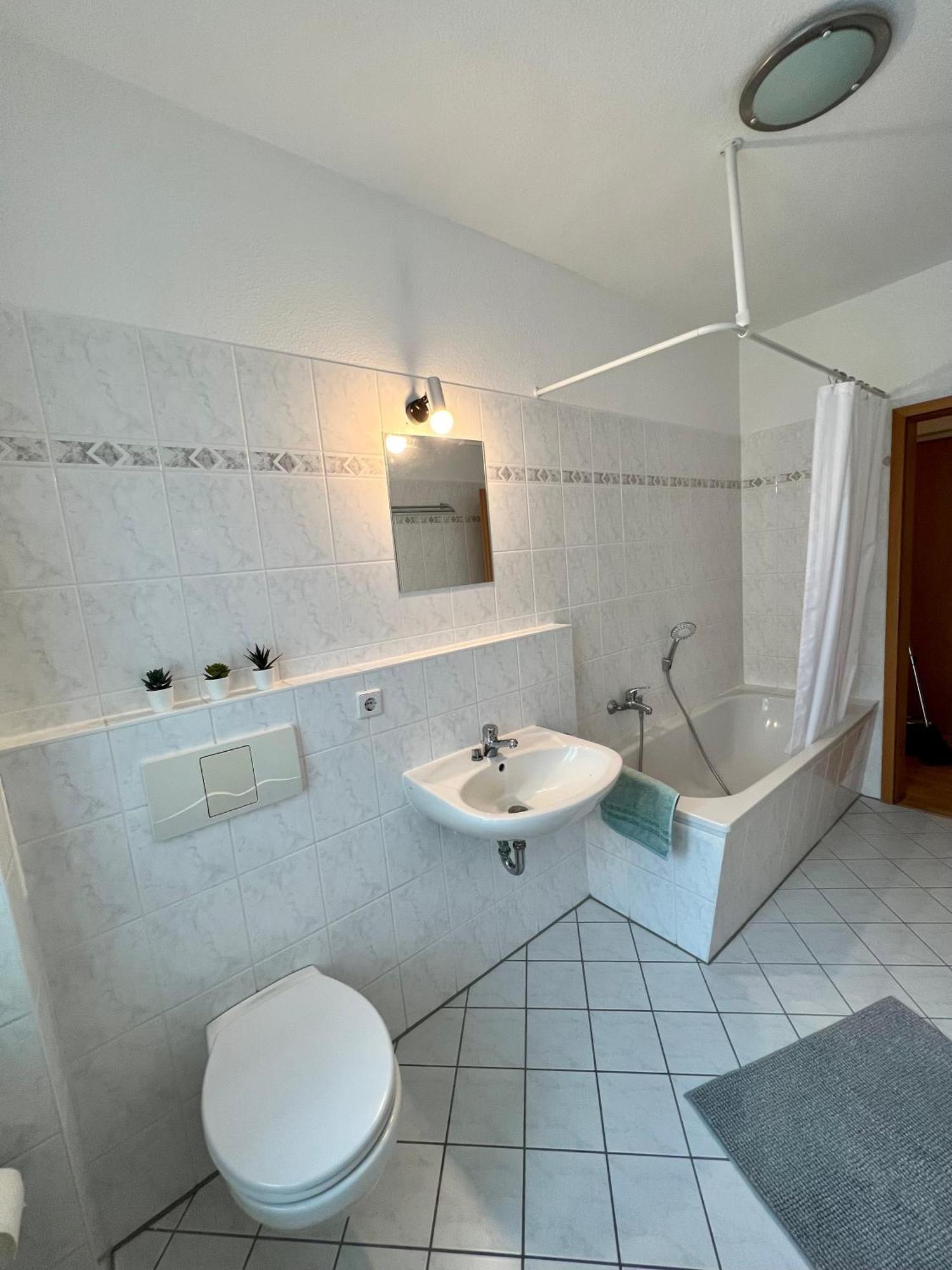 Apartament Vollausgestattet, Grosszuegig & Zentral Fuer Bis Zu 4 Magdeburg Zewnętrze zdjęcie